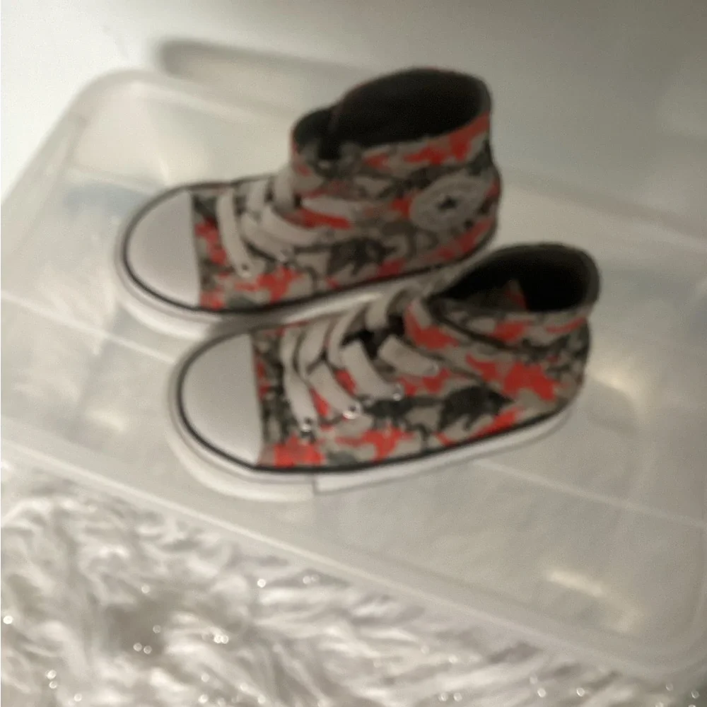 Converse All Star Dinosaur Print hightop sneakers size 7